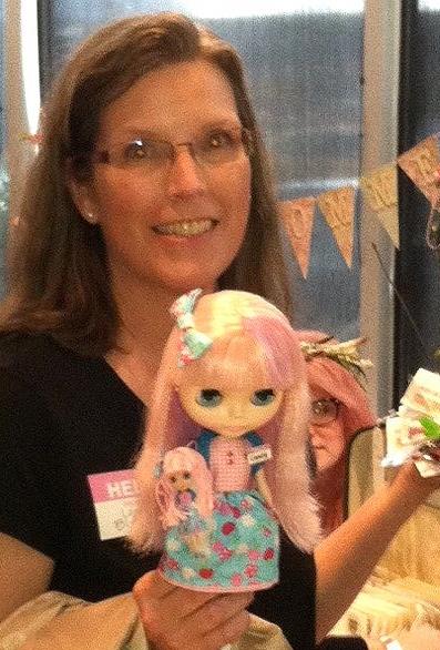 Interview with Leslie of Blythe Happy & Giveaway! «